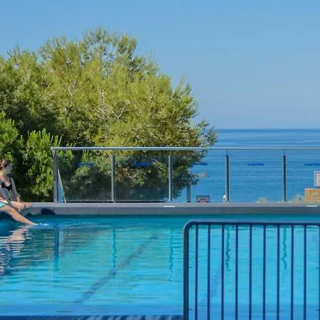 Albatros Premium Sea View *
